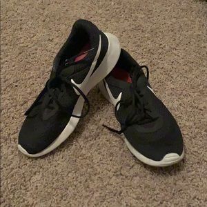 Black Nike Tennis Shoes